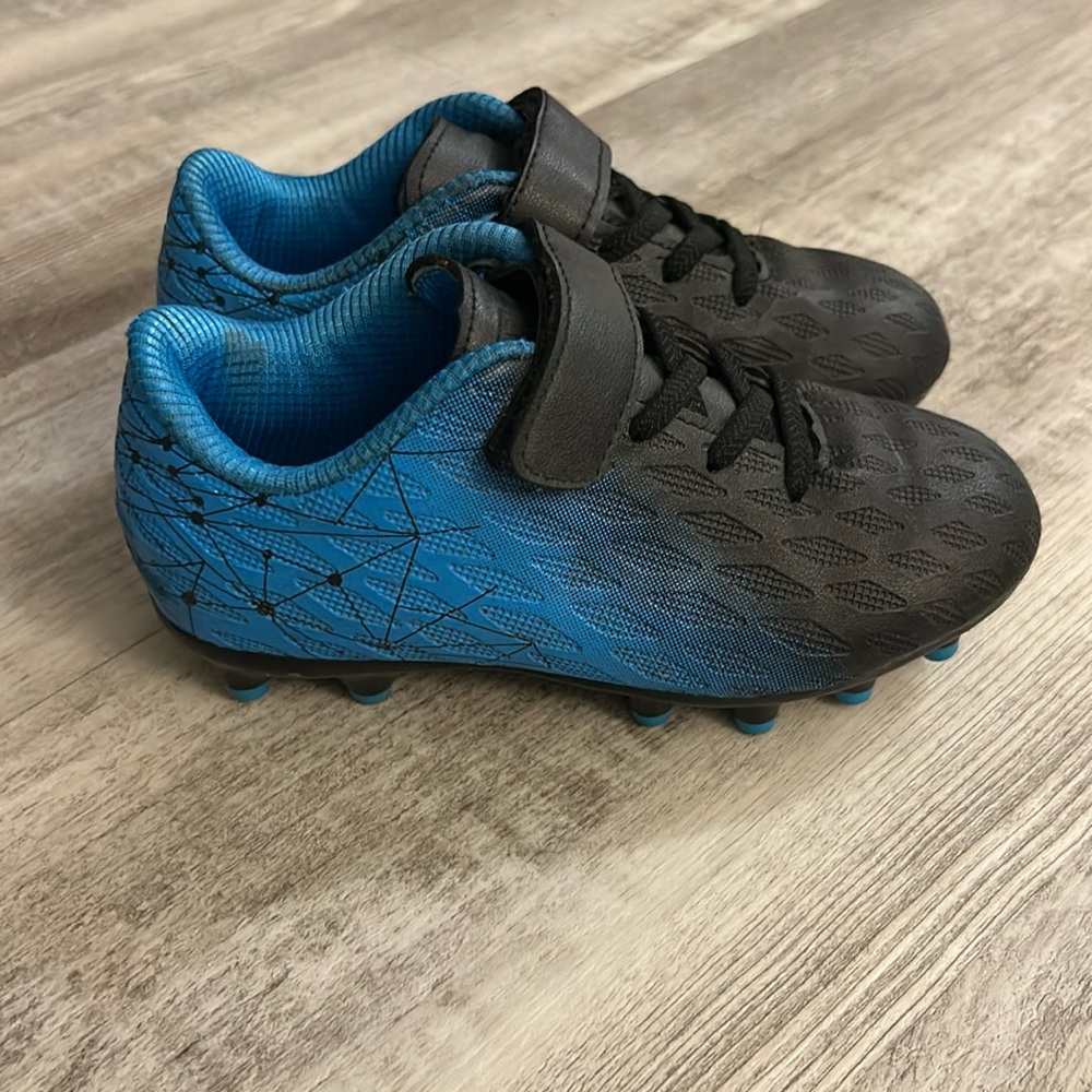 Deja Tu Huella Boys Soccer Cleats | Black & Blue | Size 11
